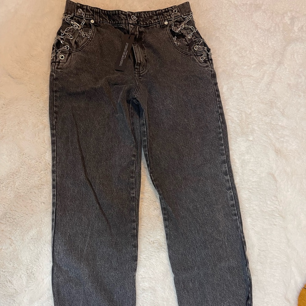 Cute boyfriend Jeans with chains on the side